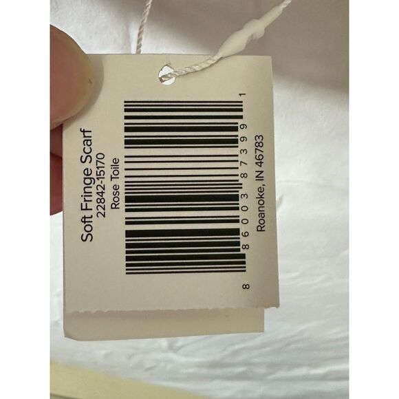 Vera Bradley Soft Fringe Floral Scarf 30"x72" Opaque Rose Toile NWT - Picture 4 of 5